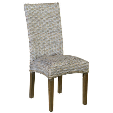 Chaise en rotin blanchi